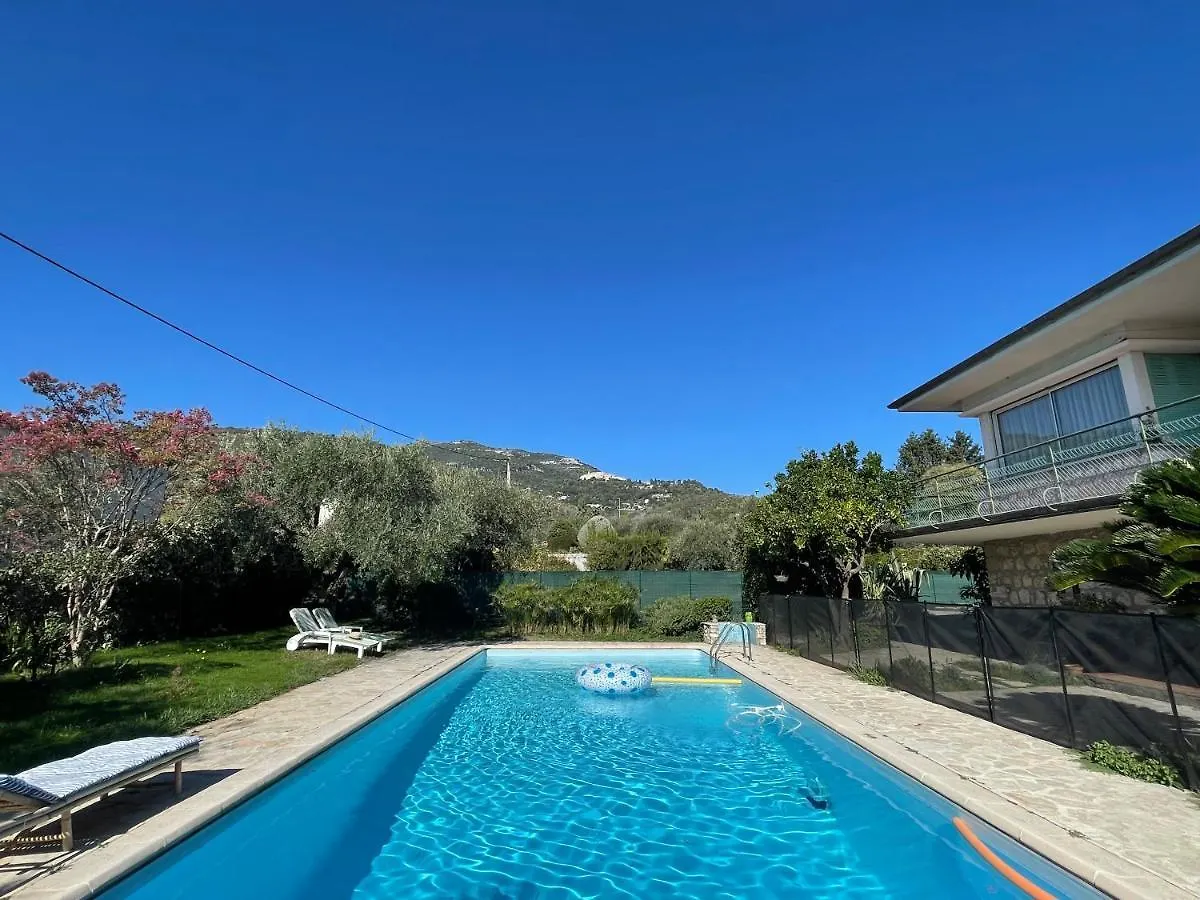 Bas De Villa Avec Acces Piscine Pres De Nice Cannes Monaco Carros