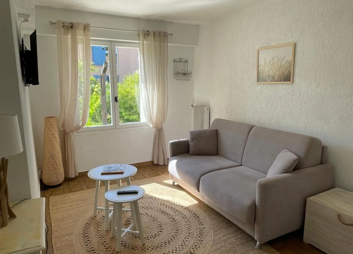 Bas De Villa Avec Acces Piscine Pres De Nice Cannes Monaco Carros