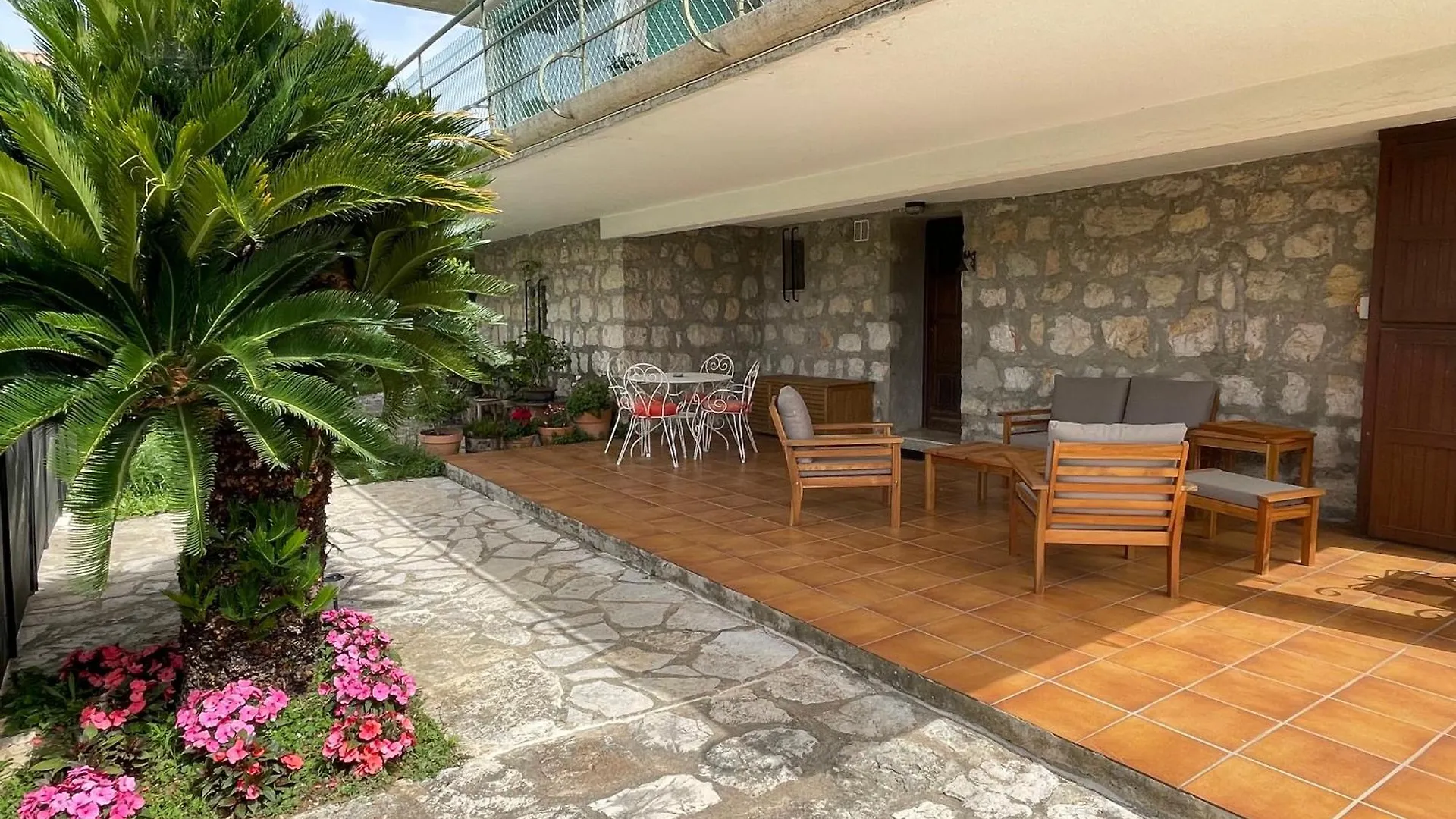 Holiday home Bas De Villa Avec Acces Piscine Pres De Nice Cannes Monaco Carros